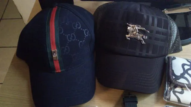 Imágenes de GORRAS BURBERRY GUCCI LV replica clon aaa en Monterrey