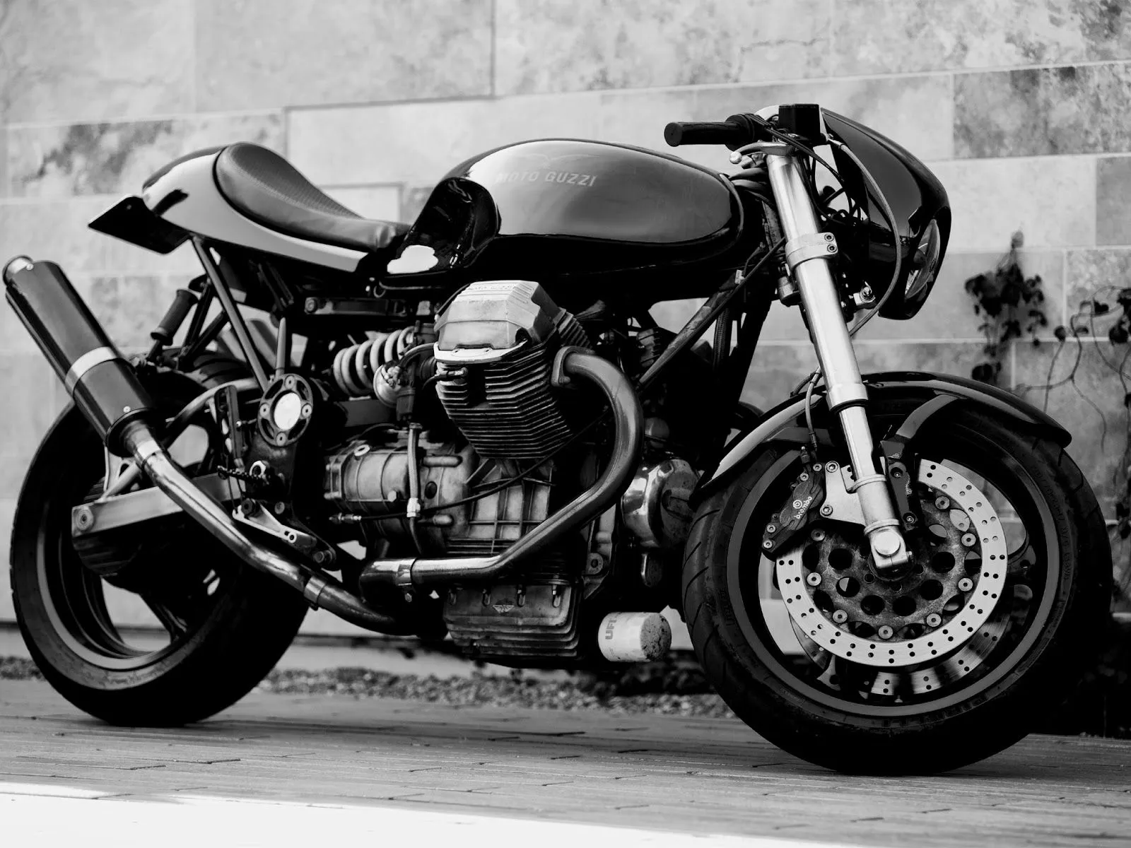 Imágenes Hilandy: Fondo de Pantalla Moto Guzzi negra