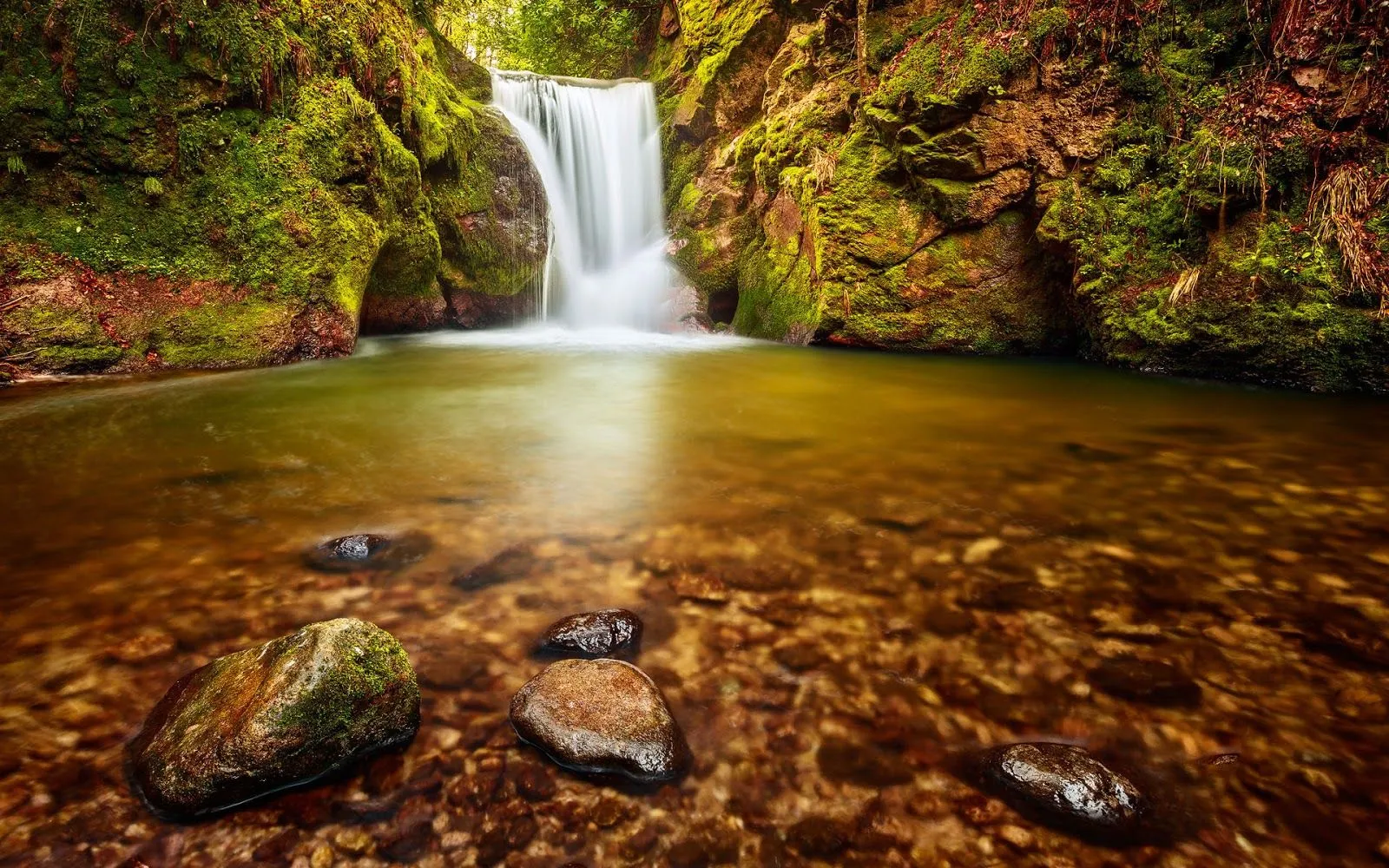 Imágenes Hilandy: Fondo de Pantalla Paisajes Pequeña cascada agua