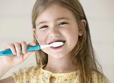 Niños lavandose los dientes - Imagui