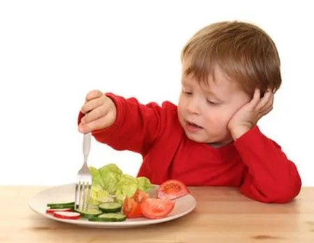 Imagenes de niños comiendo frutas y verduras - Imagui