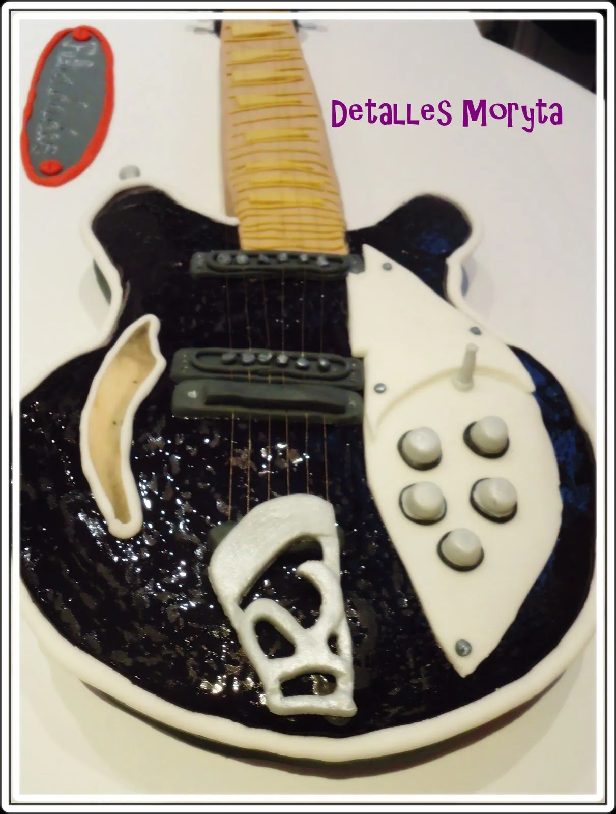Imagenes de pasteles en forma de guitarra - Imagui