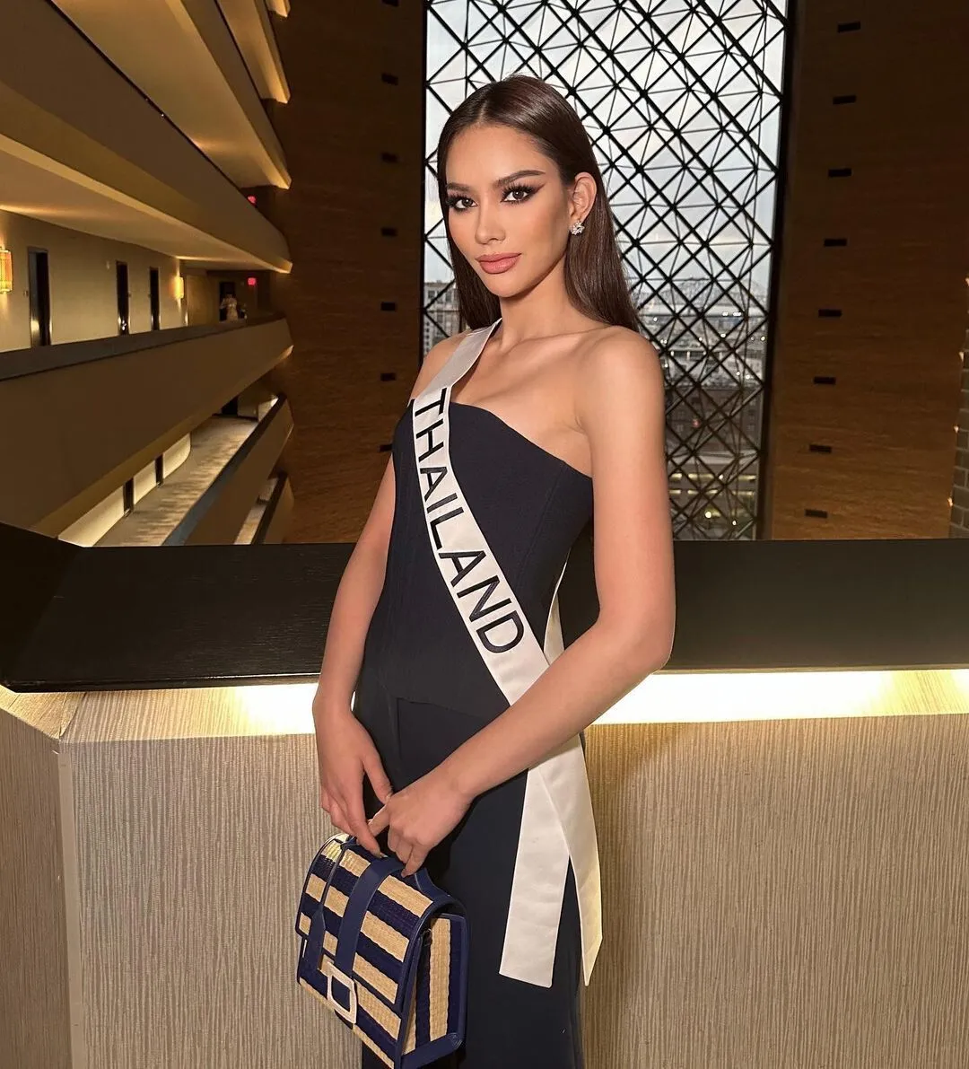 Nunca imaginarías de qué estaba hecho el vestido de Tailandia en Miss  Universo (ni la emotiva y poderosa historia que hay detrás)