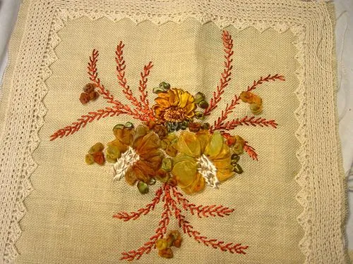 Imagen ramos bordado en cinta..aplicado a un cojin - grupos ...