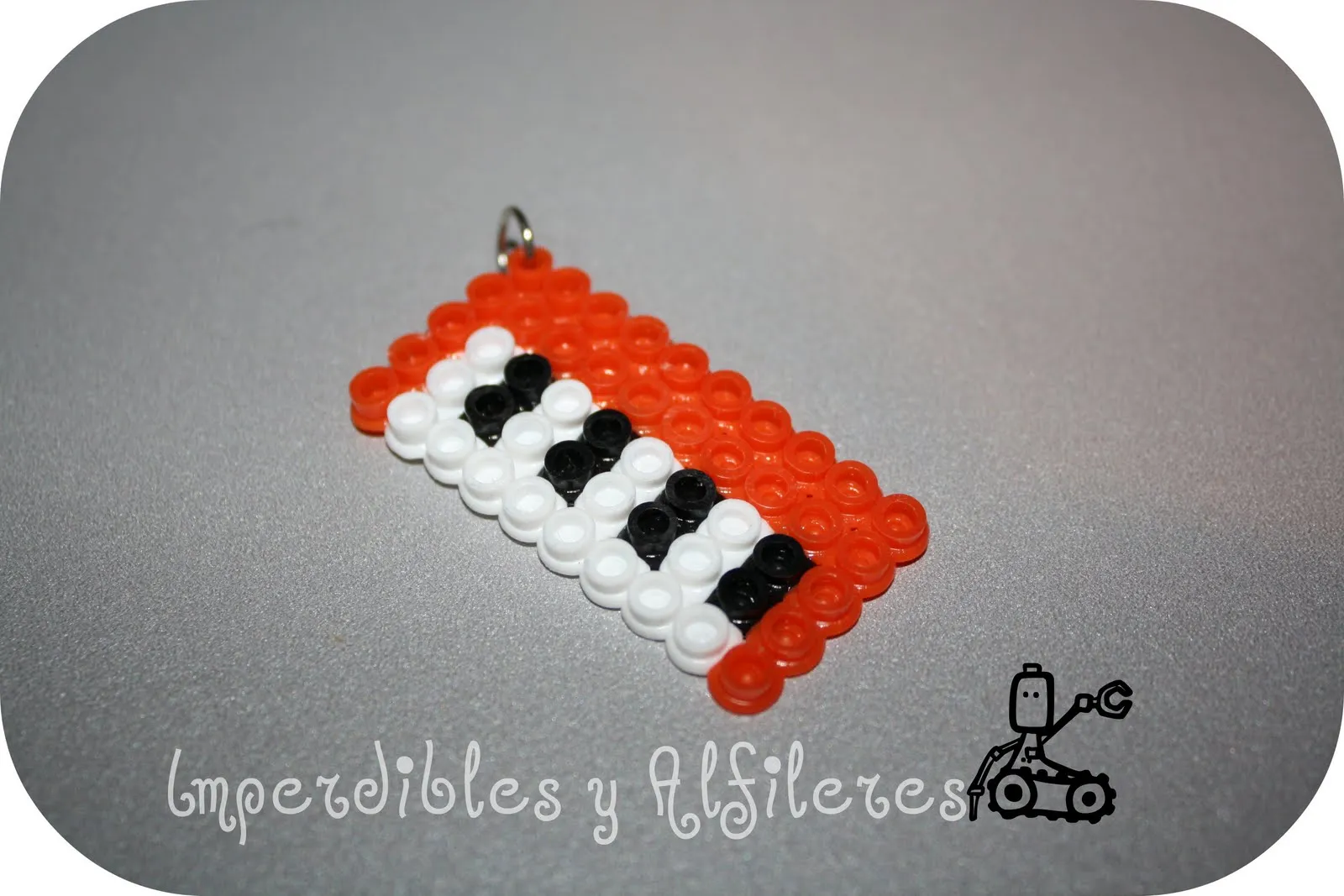 Imperdibles y Alfileres: PYSSLA - HAMA BEADS Broches/