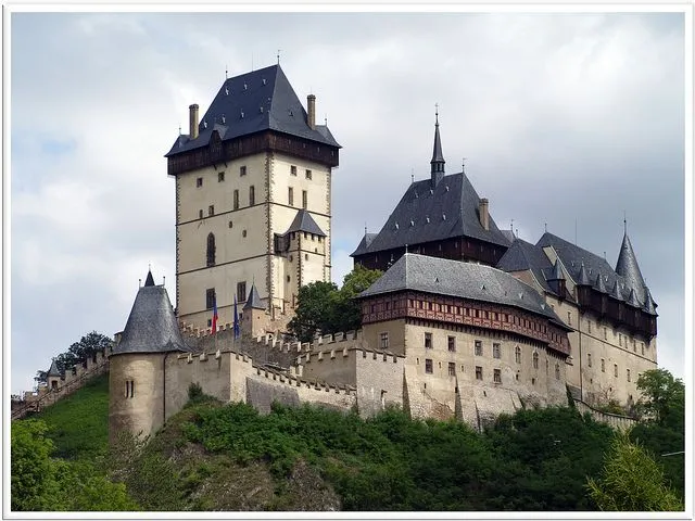 Un imponente castillo gótico, en República Checa - Viajes ...