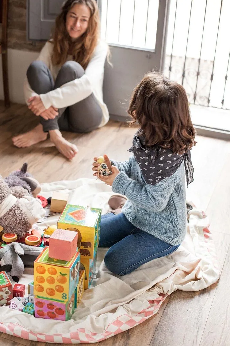 La importancia de aprender a recoger en los niños: consejos y productos para  convertir una tarea en juego - Deco&Kids