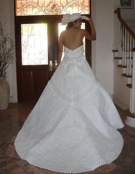 Impresionantes vestidos de novia hechos de papel higienico ...