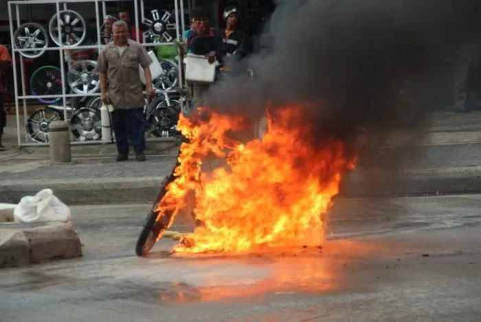 Se incinera motocicleta en el sector de los 4 vientos | Moto ...