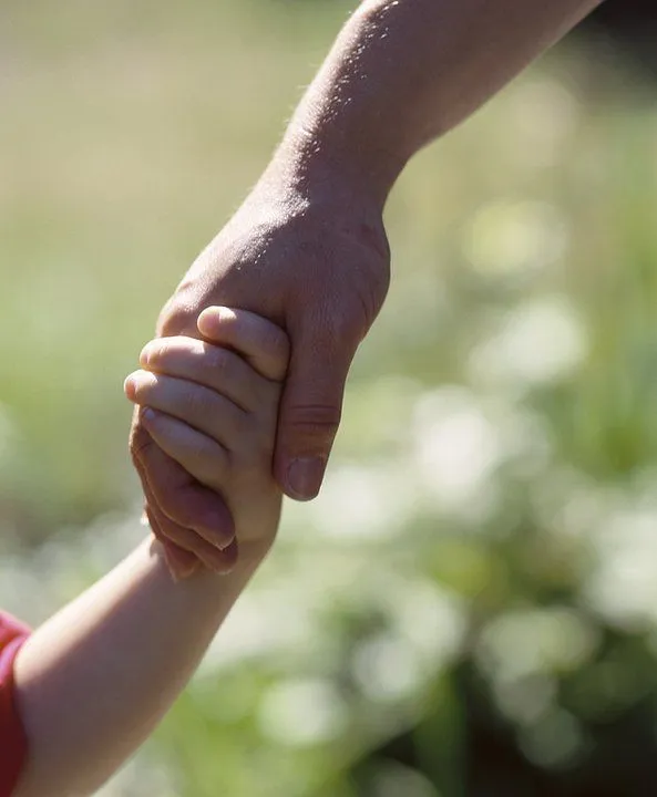 A través de la infancia: 10 Claves para Educar con Respeto