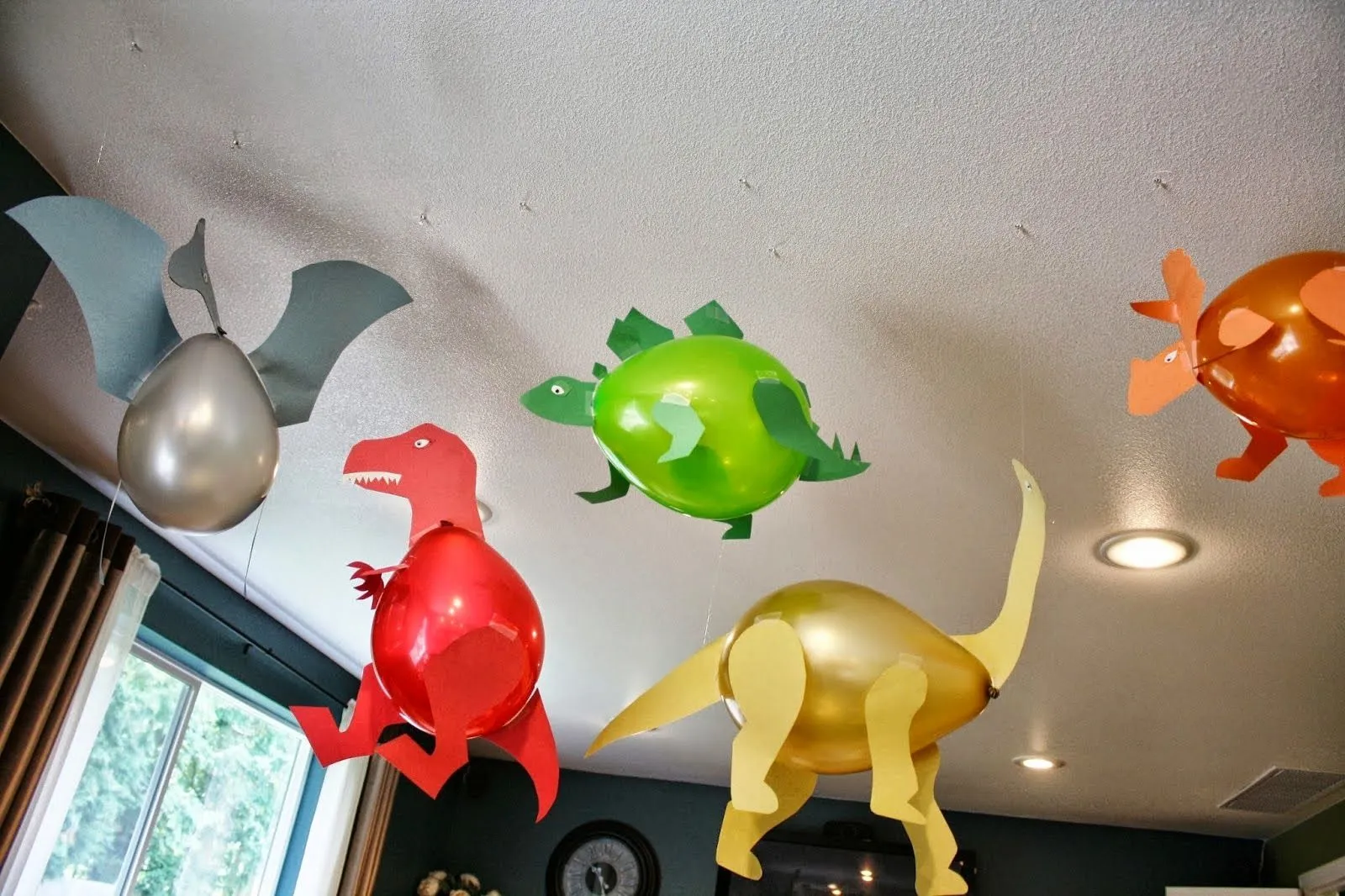 Ingeniosos dinosaurios con globos - Todo Bonito