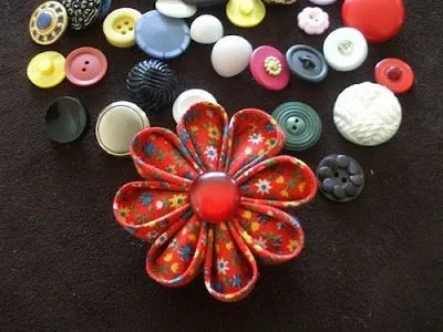 inspiración hecha a mano: Cómo hacer flores de tela Kanzashi