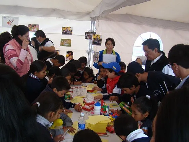  ... dia internacional del nino con los ninos coloreando nuestros suenos