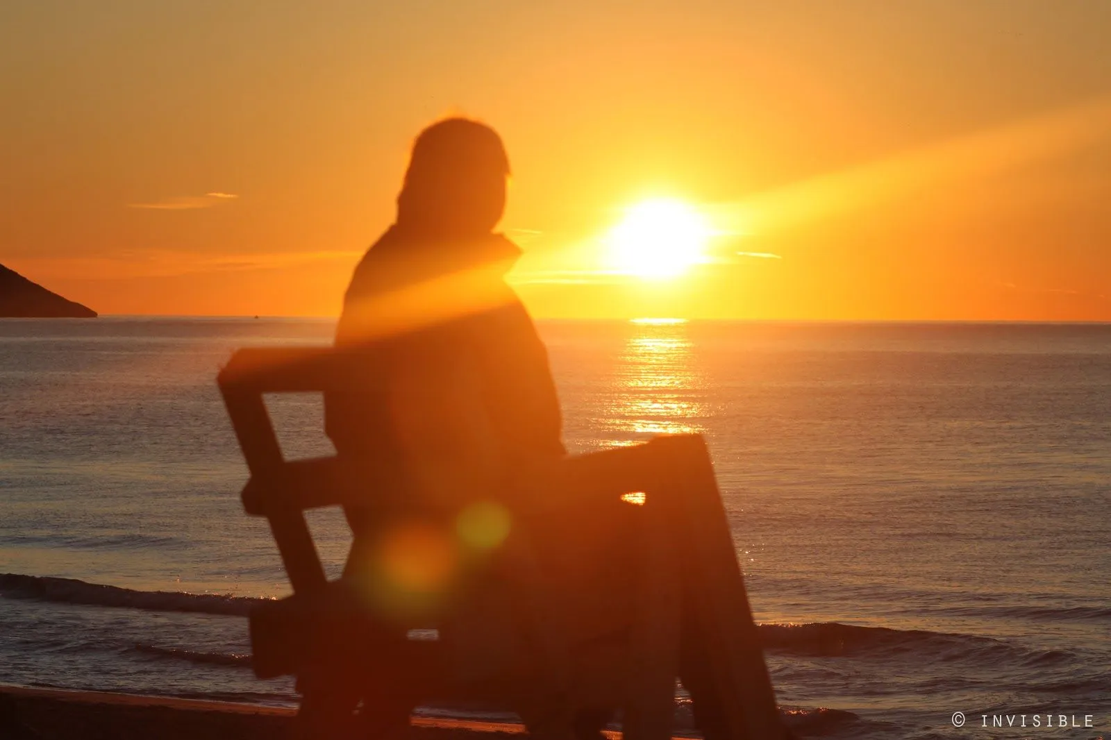 Invisible SLG Photos: Sentado mirando el amanecer