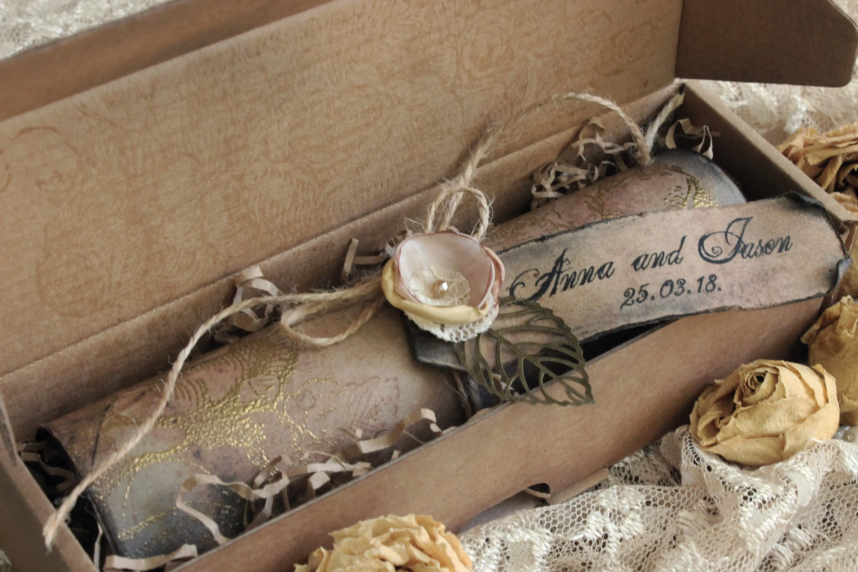 Invitación de boda con pergamino de rosas doradas en una caja - Etsy México