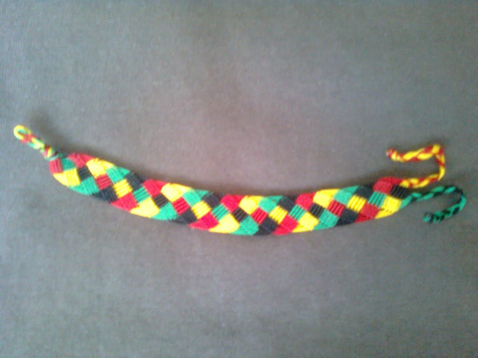 irie-artesanías y más: Pulsera cuadros R