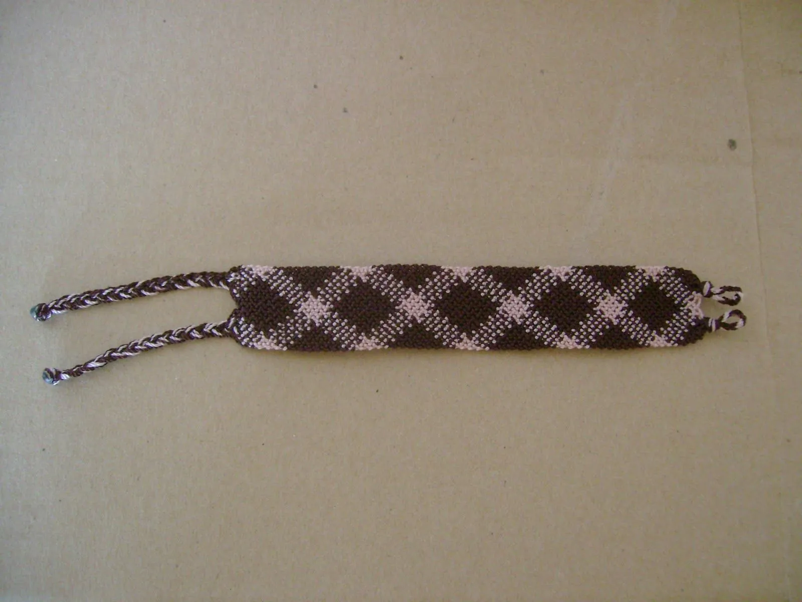 irie-artesanías y más: Pulsera escosesa café