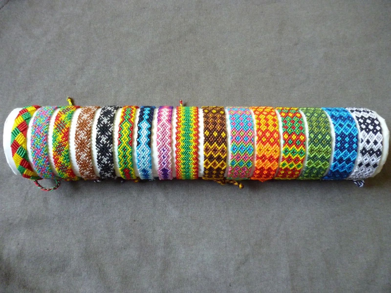 irie-artesanías y más: Más pulseras macramé