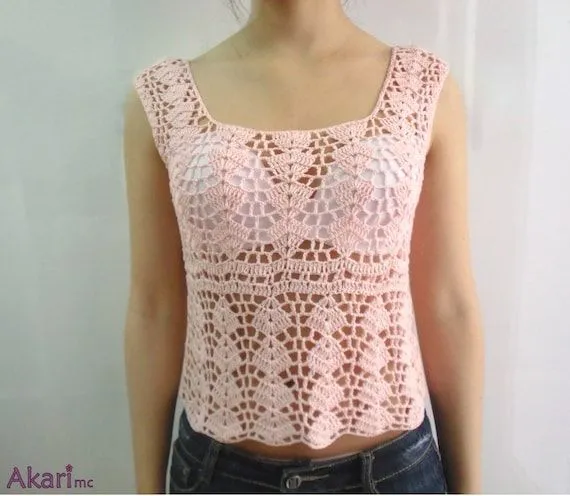 Items similar to Blusa calada de crochet en color rosa claro talla ...