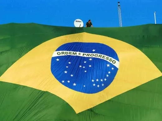 Izan bandera de Brasil en favelas de Río como símbolo de control