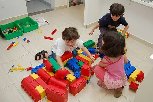 JACQUELINE MESQUITA: stop motion massinha crianças brincando com bola