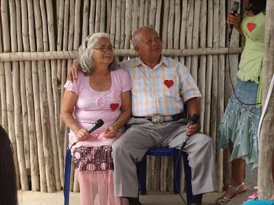 Jehova Jireth: los abuelos super enamorados""" bellos los dos!!