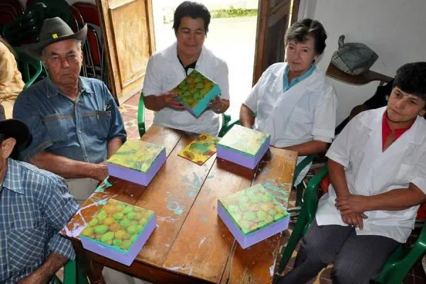 Jornada de manualidades y deporte con adultos mayores | Noticias ...