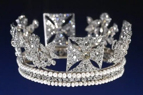 MIS JOYAS REALES": Tiara de Estado - Casa Real Británica