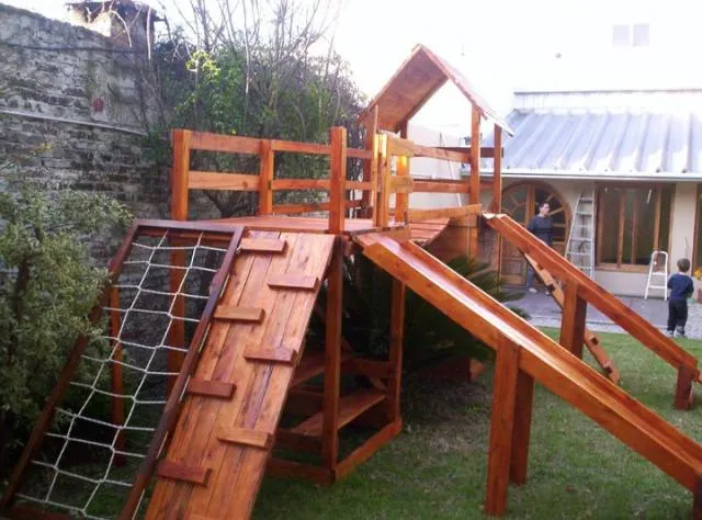 cabañas infantiles y juegos de madera en Lomas de Zamora