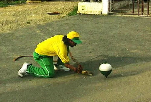 Jugando trompo en Caldas | Flickr - Photo Sharing!