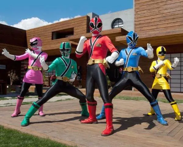 En julio vuelven los power Rangers a latinoamerica