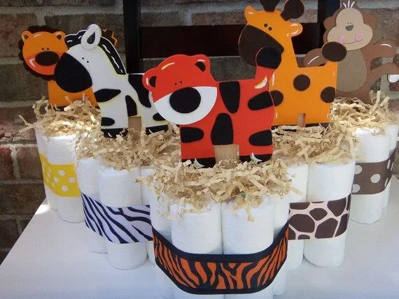 Jungle Diaper Cakes w/Animal Print por JudeBugsBabySweets en Etsy