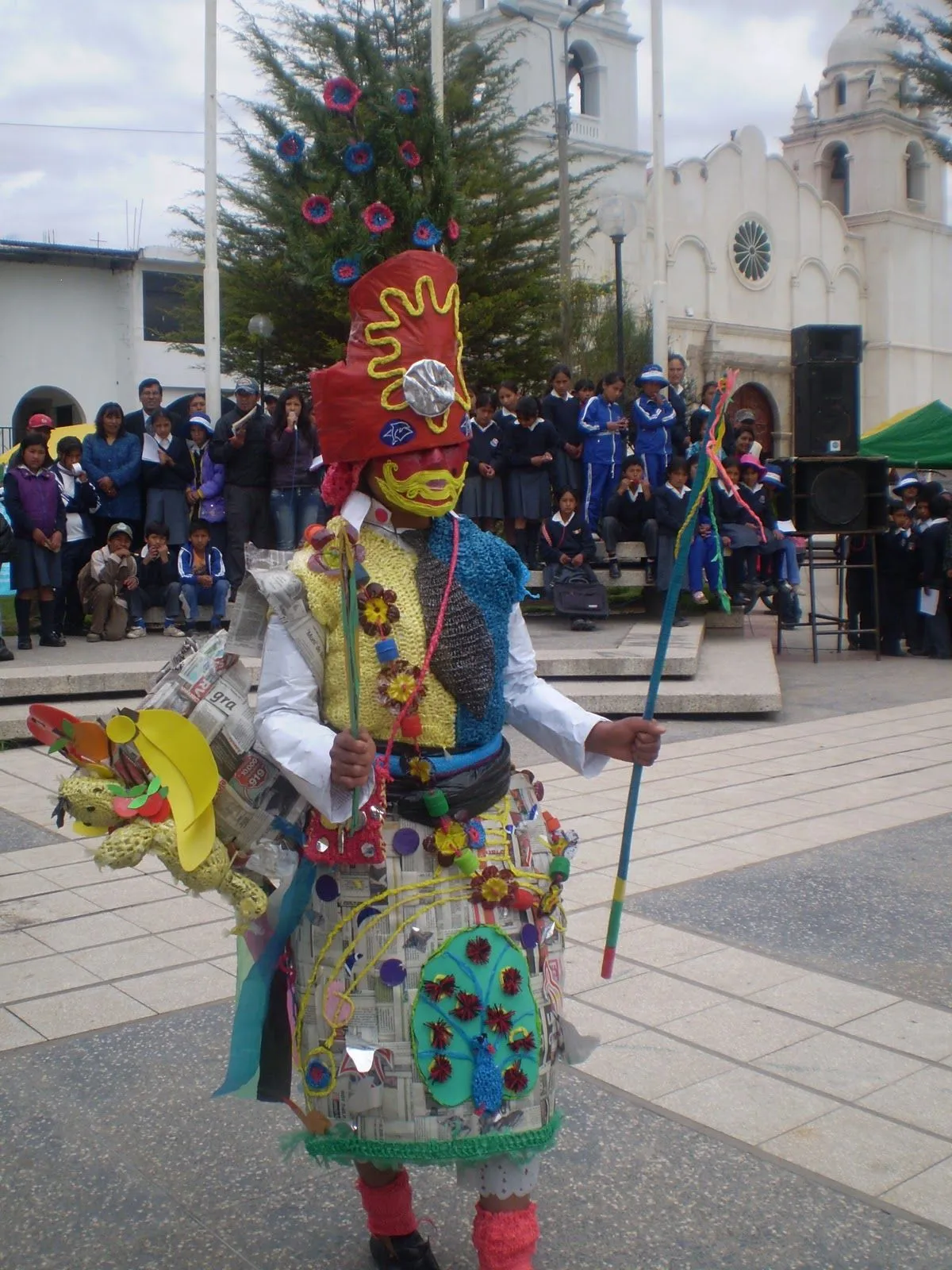 JUNÍN REGIÓN VERDE: Con trajes típicos de material reciclado ...