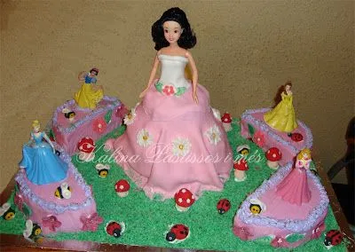 Kalina Pastissos i més: Mi primera tarta fondant!! Princesas Disney