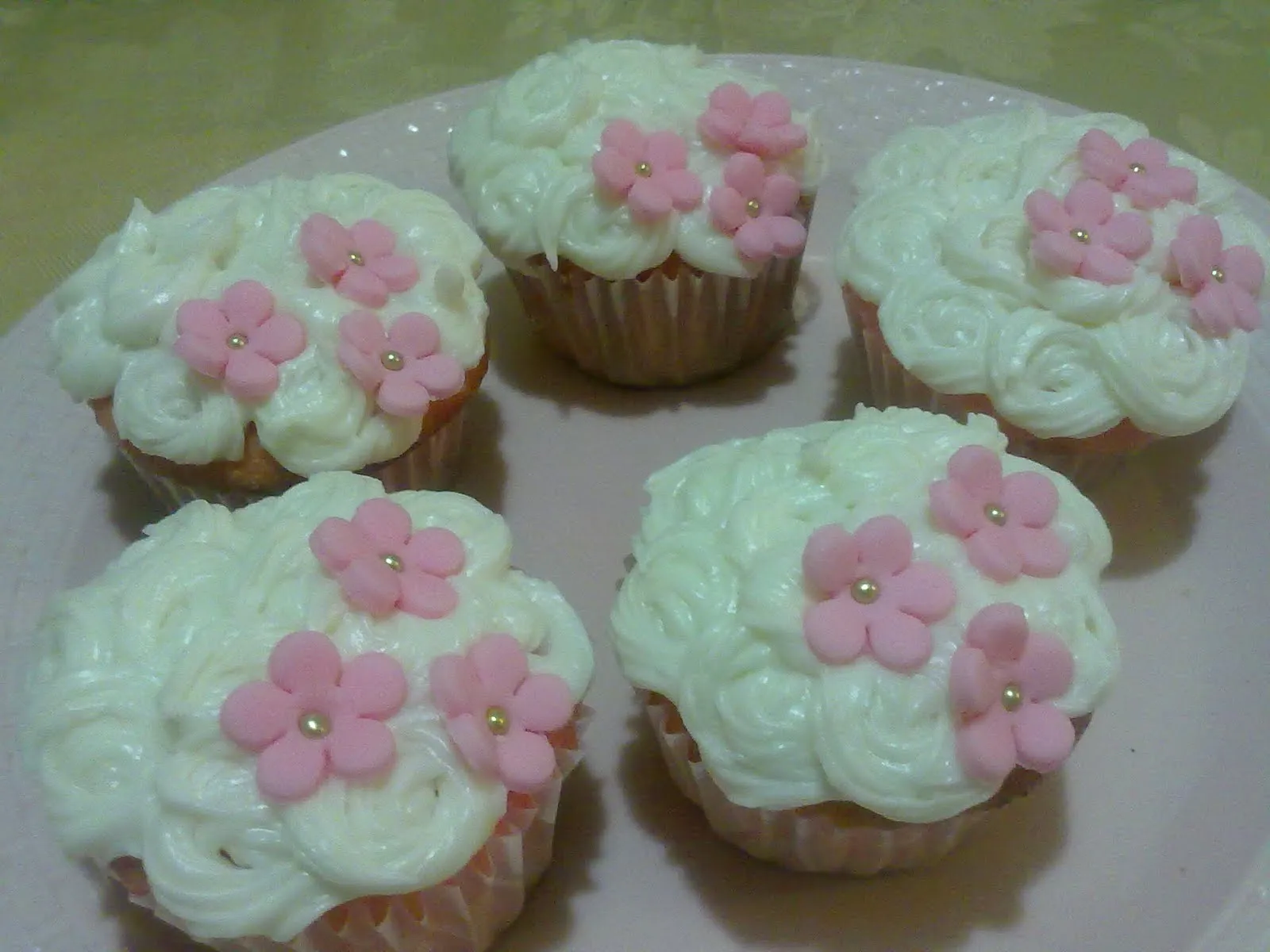 Kchelito's Cupcakes: Baby Shower Niña