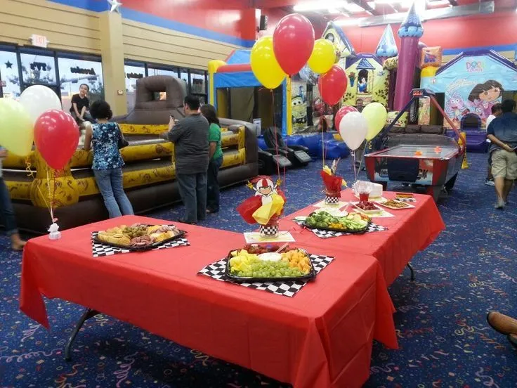 Kick Buttowski table | Fiestas/decoración variada | Pinterest