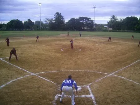 Kickingball Deporte de Feminas