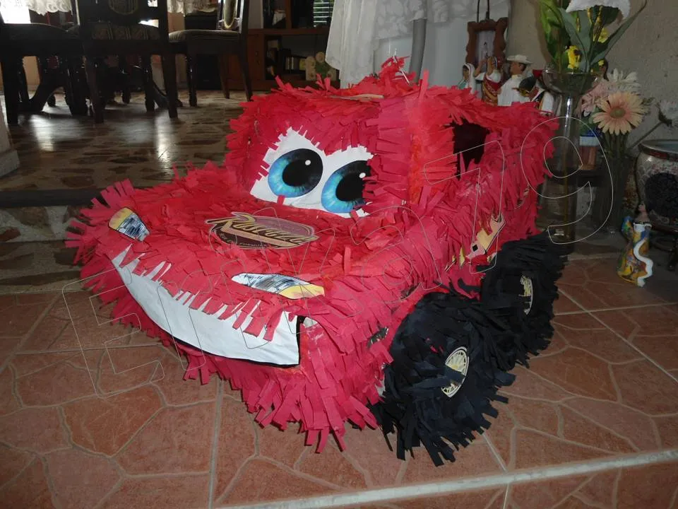 Kikita-Manualidades: PIÑATA RAYO McQUEEN