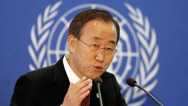 KIKKA: LANZAN ZAPATOS PALOS Y PIEDRAS BAN KI MOON