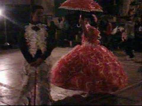 KINDER A 2007: REYES EN TRAJE RECICLABLE - YouTube