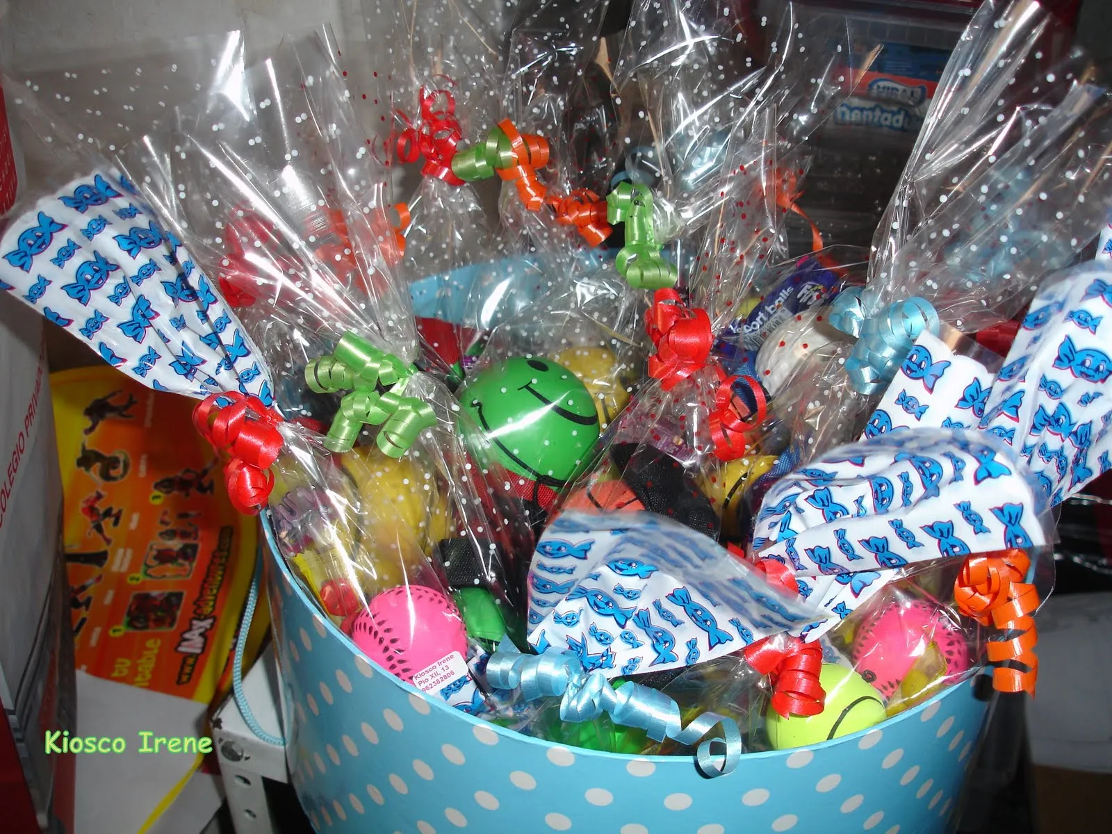 KIOSCO IRENE: Bolsitas de celofán con chuches y juguete