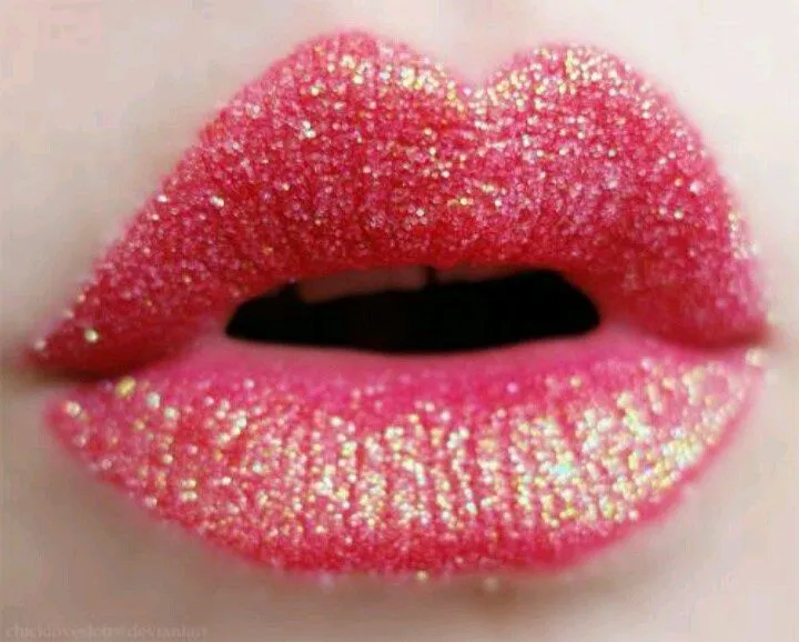 Labios rosas con brillo | Brillos y brillos | Pinterest