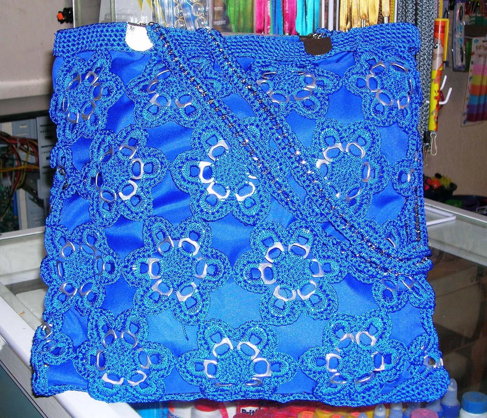 Mis labores en Crochet: Bolsa Azul * Flores hechas de fichas o ...