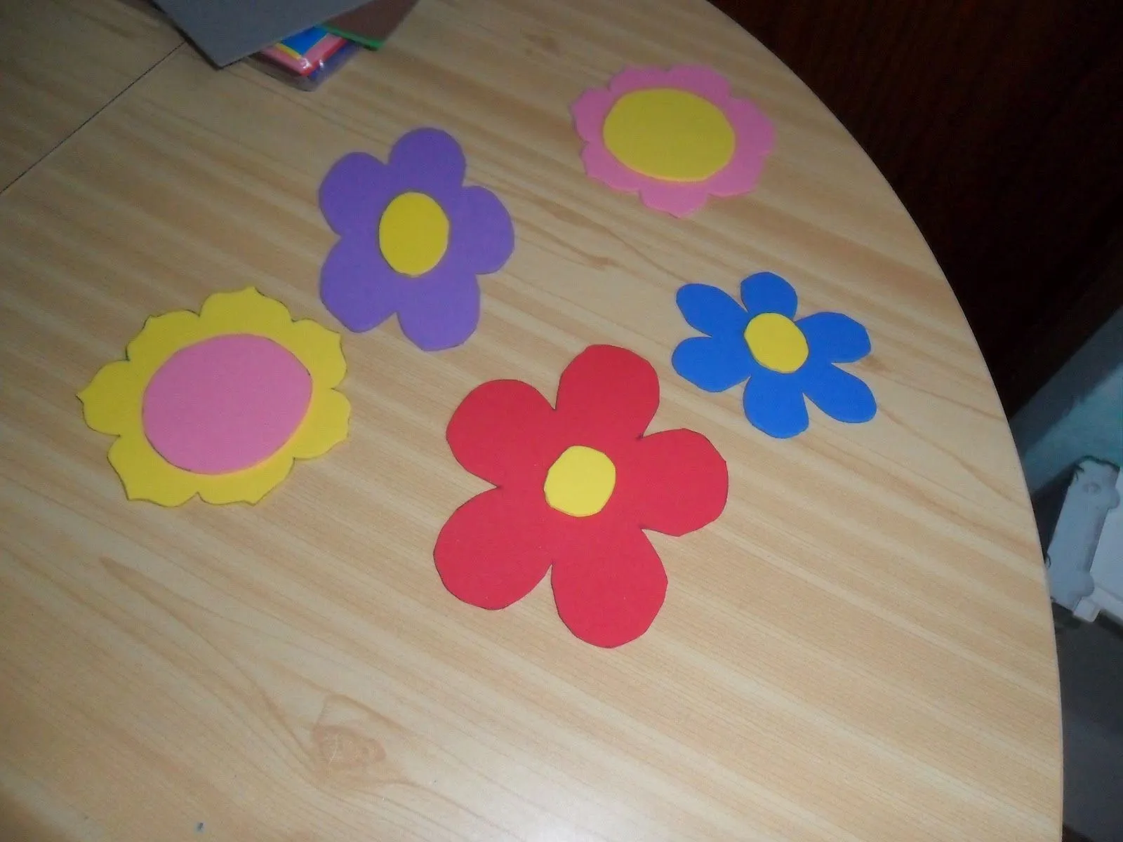 Mis Labores: Flores de Goma Eva