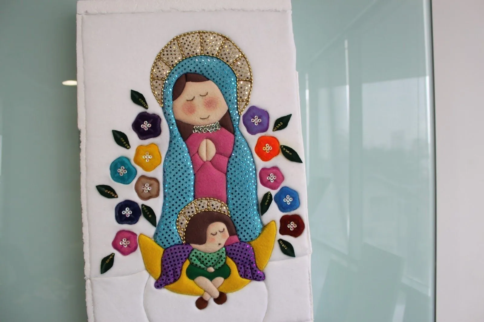 LABORES DE LILIANA: Virgen de Guadalupe- Lo realizo Mi compañera ...