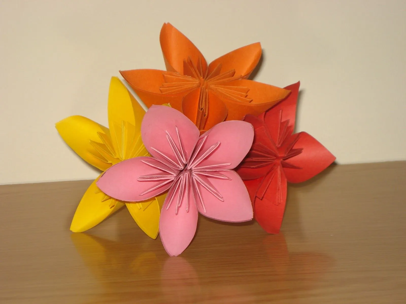 laconstelaciondecasiopea: Origami flowers