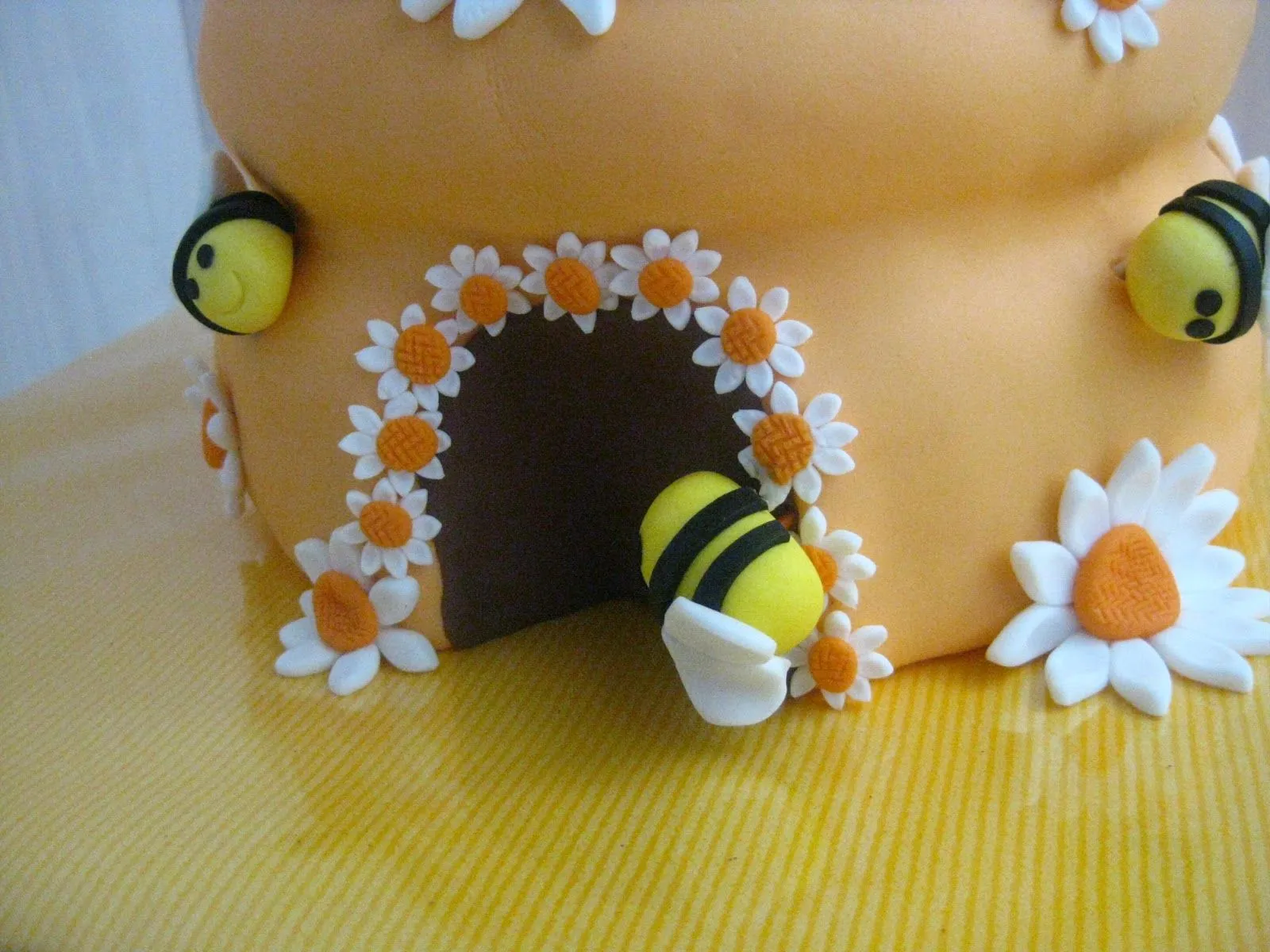 LADY PASTELES: LA CASITA DE ABEJAS