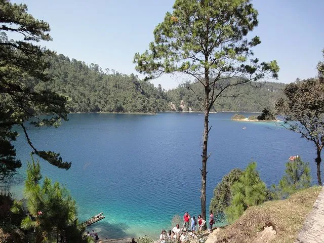 Lagos en turquesa en México (Parque nacional Lagunas de Montebello ...