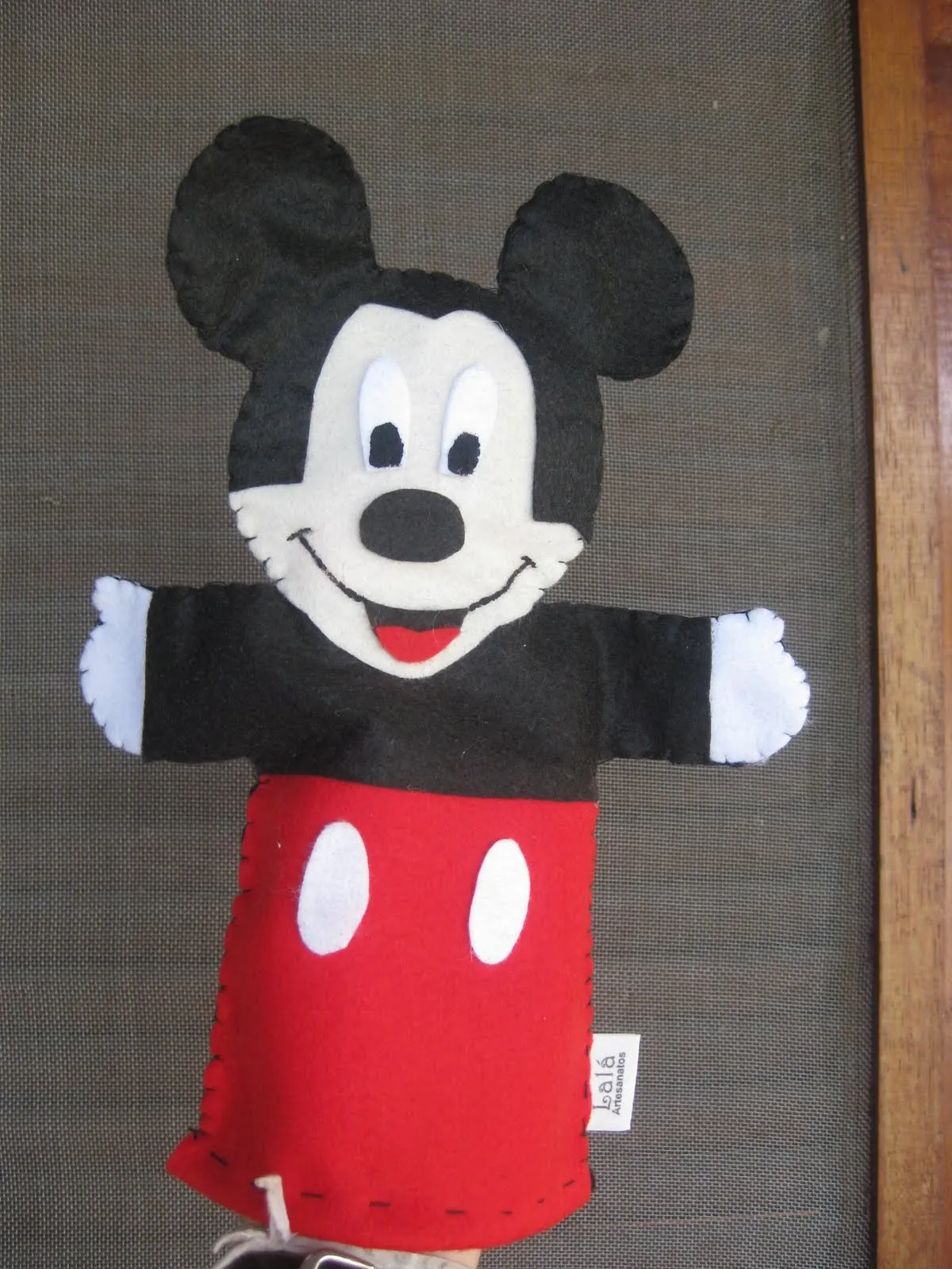 Lalá Artesanatos em Feltro: Lembrancinha mickey - fantoche