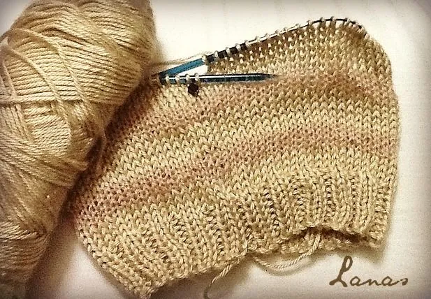 Lanas Hilos: SIMPLE KNIT HAT in Beige